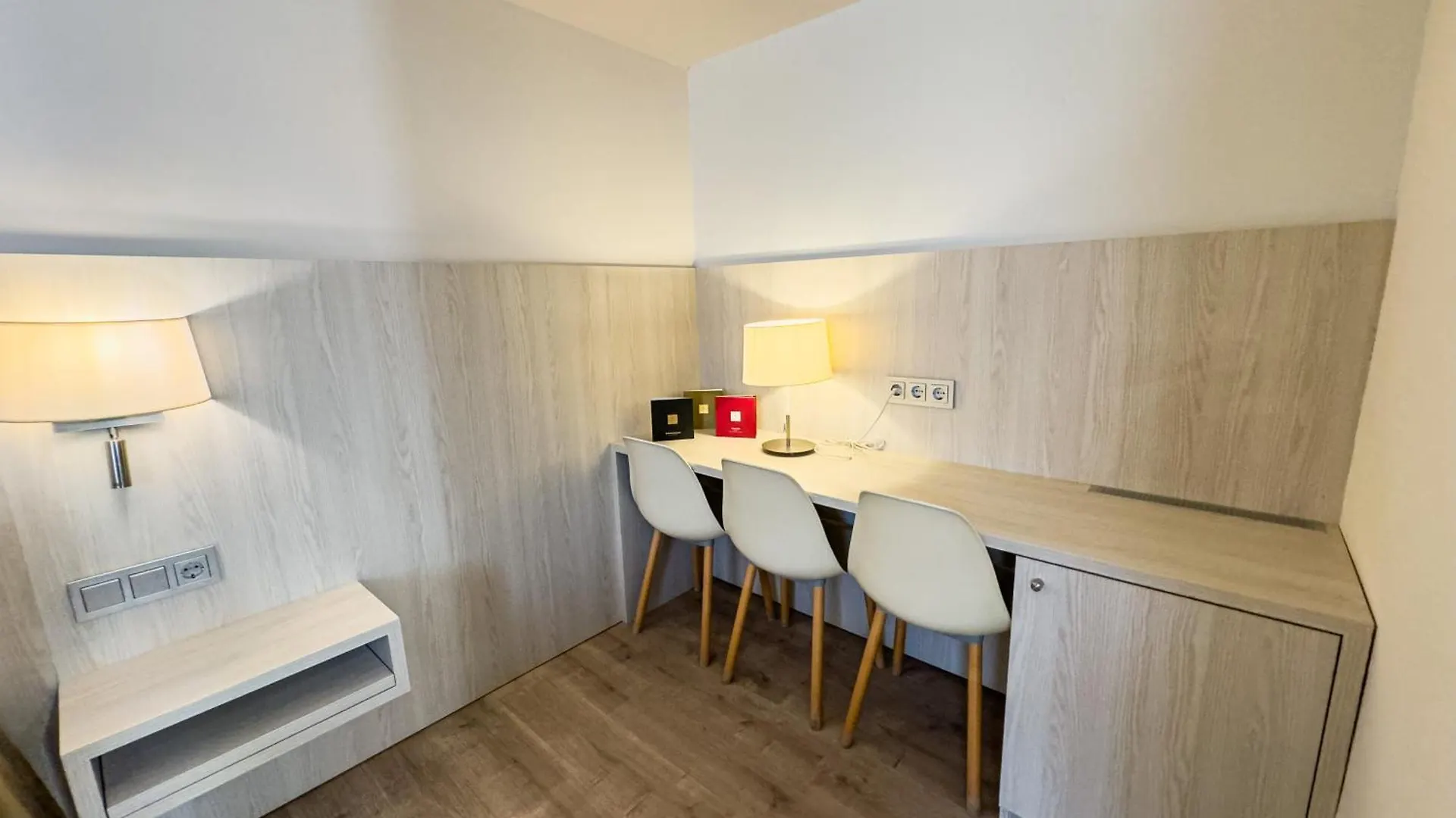 Hotel Marina Roses 3*,