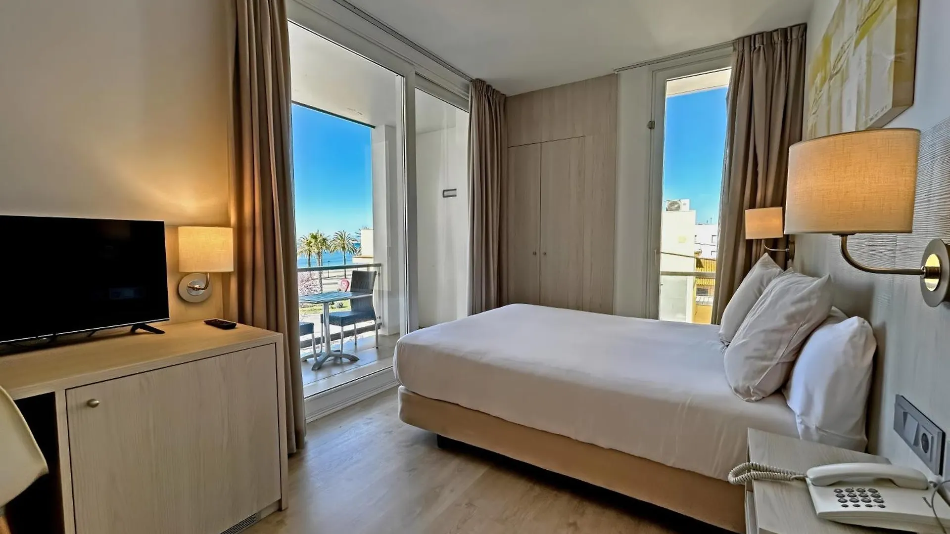 Hotel Marina Roses 3*,  Spain