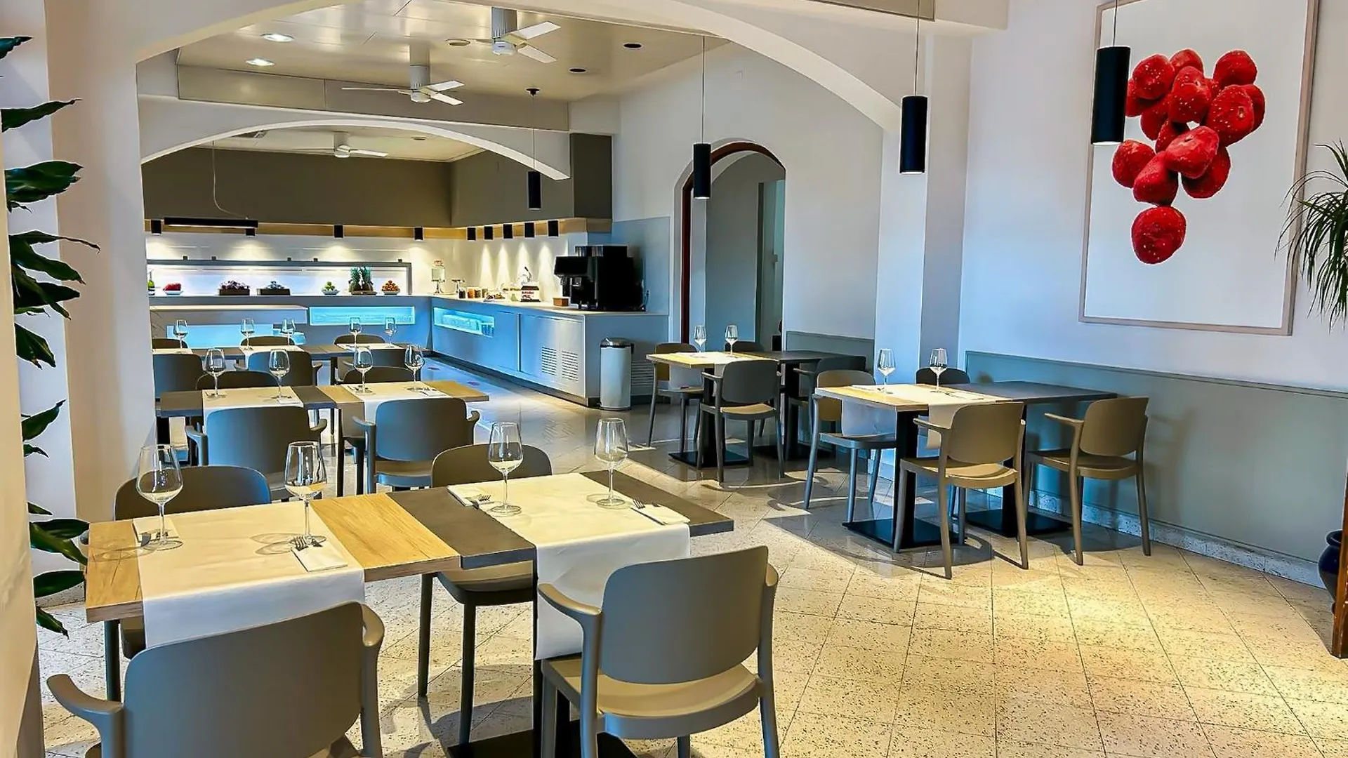 Hotel Marina روساس